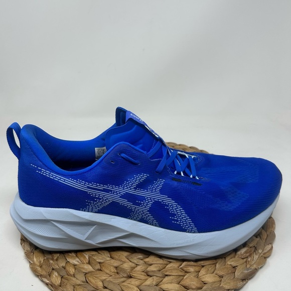 ASICS Novablast 5 Running Shoes Illusion Light Blue Size 14 Men's - Picture 1 of 8